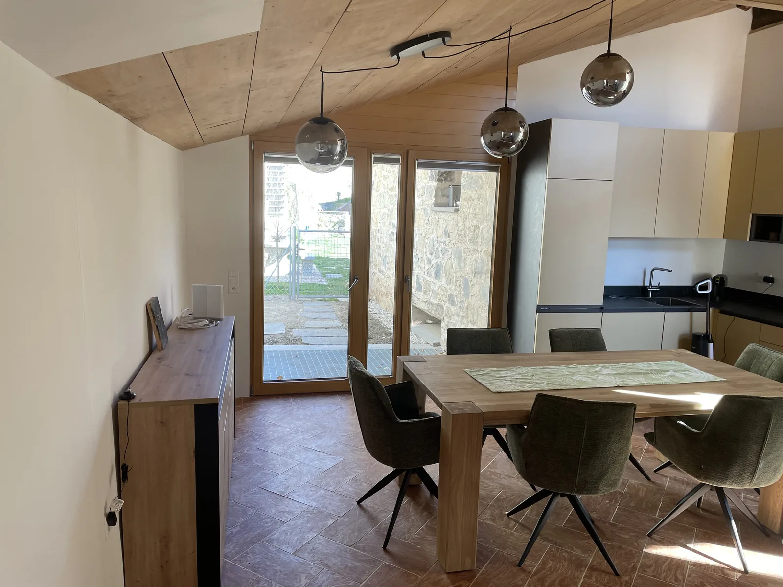Cucina attrezzata con zona pranzo