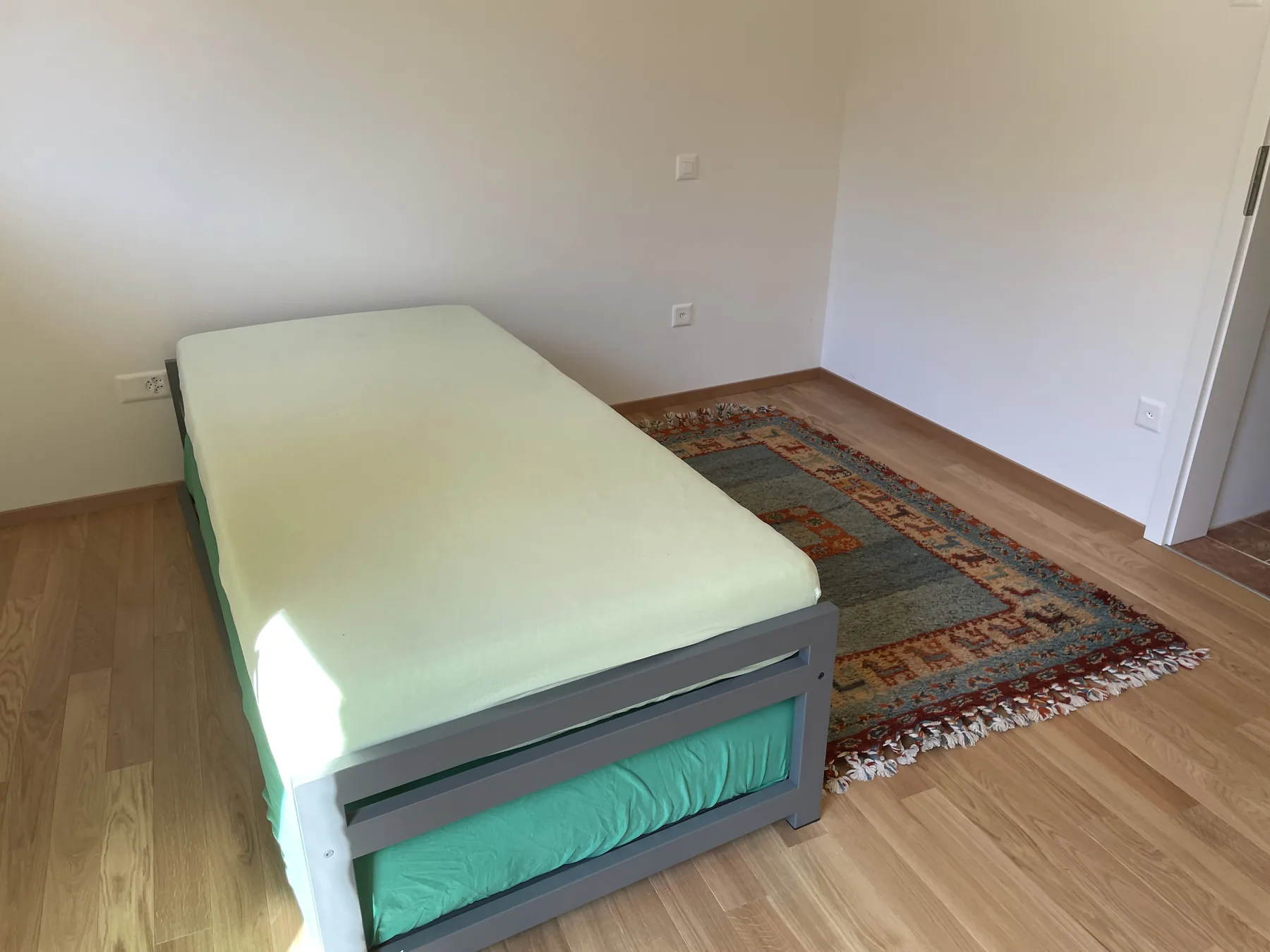 Seconda camera da letto con pavimento in legno
